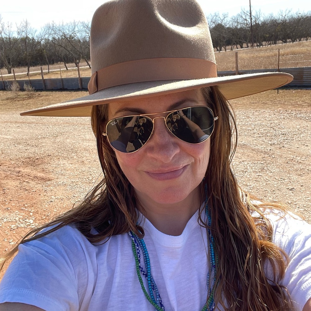 Meet your Posher, Lauren